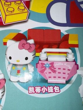 Hello Kitty Lego Surprise Egg Boom Box
